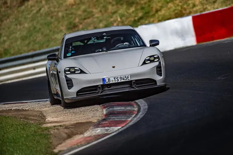 ปอร์เช่ ไทคานน์ (Taycan) จารึกสถิติใหม่บนสนาม Nurburgring