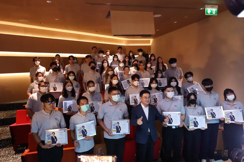 3 นักศึกษาโลจิสติกส์ UTCC เจ๋งติด TOP 100 From Gen Z to be CEO