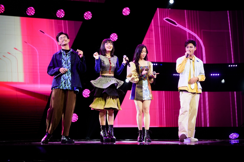 เปิดฉากด้วยโชว์สุดเซอร์ไพรส์กับ The Voice...