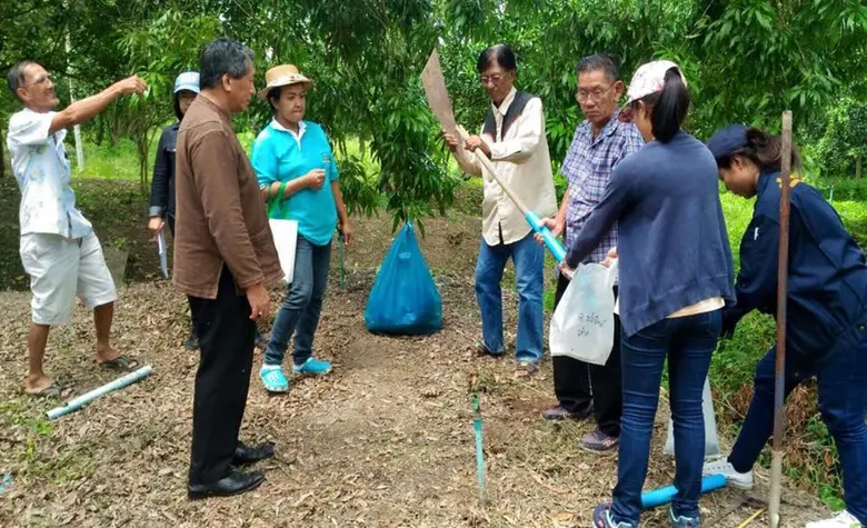 วช. ช่วยเกษตรกรแก้ไขปัญหาลิ้นจี่ไม่ออกดอกใน จ.สมุทรสงคราม พร้อมจัดตั้ง "ศูนย์วิจัยชุมชนตำบลแควอ้อม" ช่วยแก้ปัญหาให้เกษตรกรผู้ปลูกลิ้นจี่ในพื้นที่แบบยั่งยืน