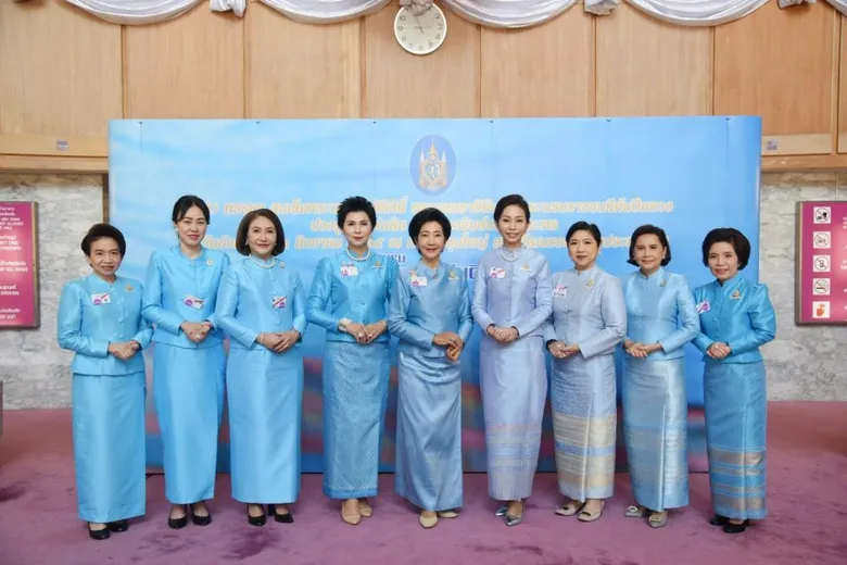 สมเด็จพระนางเจ้าฯ พระบรมราชินี เสด็จฯ ทรงเป็นประธาน และทอดพระเนตรการแสดงในงาน "90 พรรษา สมเด็จพระนางเจ้าสิริกิติ์ พระบรมราชินีนาถ พระบรมราชชนนีพันปีหลวง ปวงผู้รู้คุณแผ่นดิน น้อมดวงจินต์ถวายพระพร"