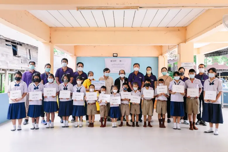 "TEAMG-มูลนิธิกลุ่มทีมรวมใจ" มอบทุนสานฝันการศึกษา นร. จ.นครสวรรค์
