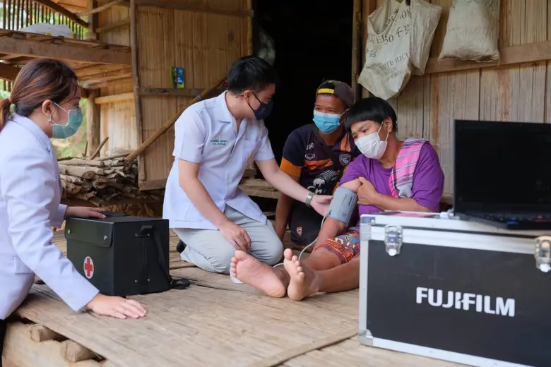 ศูนย์บริการสุขภาพฯ มหาวิทยาลัยแม่ฟ้าหลวงร่วมกับฟูจิฟิล์ม ลงพื้นที่ชุมชนห่างไกล จ. เชียงราย นำนวัตกรรมทางการแพทย์ตรวจคัดกรองวัณโรคเชิงรุก