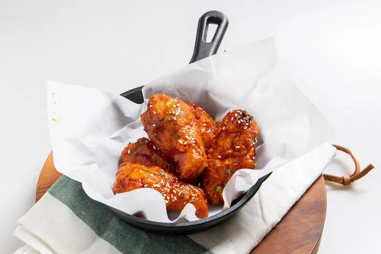 พบกับความอร่อยลงตัวสไตล์เกาหลีที่คุณต้องร้องว้าว ณ คาเฟ่ แคนทารี กับเมนูไก่ทอดซอสเผ็ดเกาหลี และ เมนูบูลโกกิเสิร์ฟพร้อมข้าวญี่ปุ่นและผักเคียง