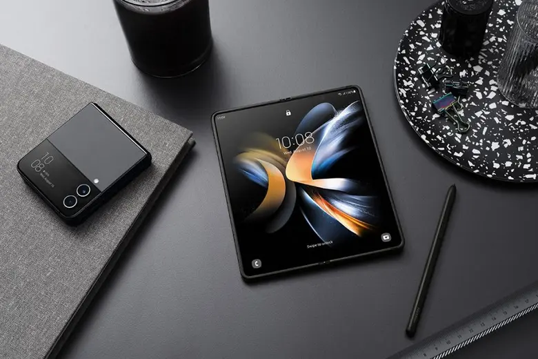 สมาร์ทโฟน Galaxy Z Flip4 และ Galaxy Z Fol...