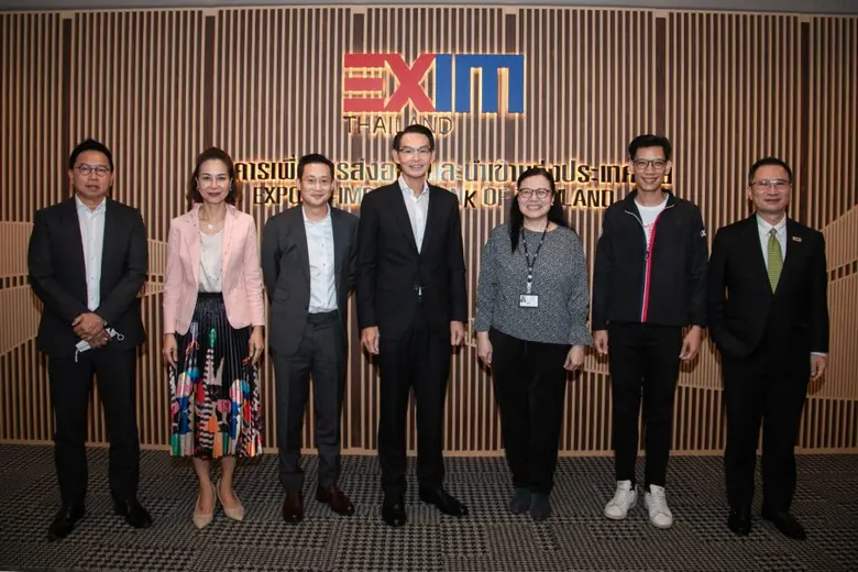 นางวรางคณา วงศ์ข้าหลวง (ที่ 3 จากขวา) รอง...