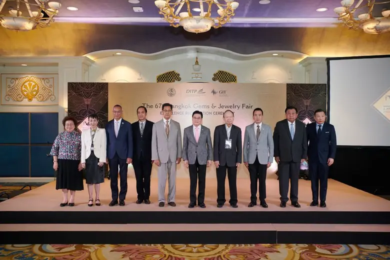 นายจุรินทร์ ลักษณวิศิษฏ์ หัวหน้าพรรคประชา...