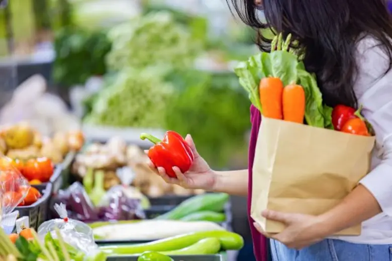 ตลาดสามย่าน รับ 2 รางวัลการันตีคุณภาพ รางวัล "ตลาดต้นแบบพรีเมียมมาร์เก็ต (Bangkok Premium Market)" และ รางวัลมาตรฐานห้องน้ำสะอาดสำหรับการท่องเที่ยว