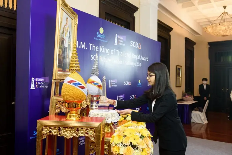 ไทยพาณิชย์ ร่วมกับศศินทร์ จัดพิธีมอบโล่รางวัลพระราชทานพระบาทสมเด็จพระเจ้าอยู่หัวฯ              ให้กับทีมชนะเลิศ SCBFLC 2020