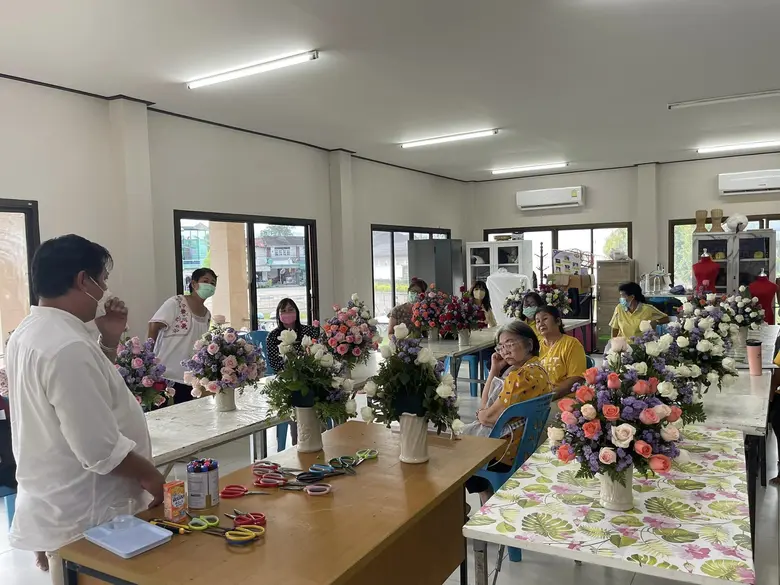 สำนักงานพัฒนาฝีมือแรงงานแม่ฮ่องสอน เปิดการฝึกอบรมโครงการพัฒนาทักษะด้านอาชีพและฝีมือแรงงานเพื่อยกระดับคุณภาพชีวิตแรงงานจังหวัดแม่ฮ่องสอน รุ่นที่ 1/2565 สาขาการจัดดอกไม้สด