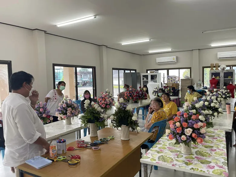 สำนักงานพัฒนาฝีมือแรงงานแม่ฮ่องสอน เปิดการฝึกอบรมโครงการพัฒนาทักษะด้านอาชีพและฝีมือแรงงานเพื่อยกระดับคุณภาพชีวิตแรงงานจังหวัดแม่ฮ่องสอน รุ่นที่ 1/2565 สาขาการจัดดอกไม้สด