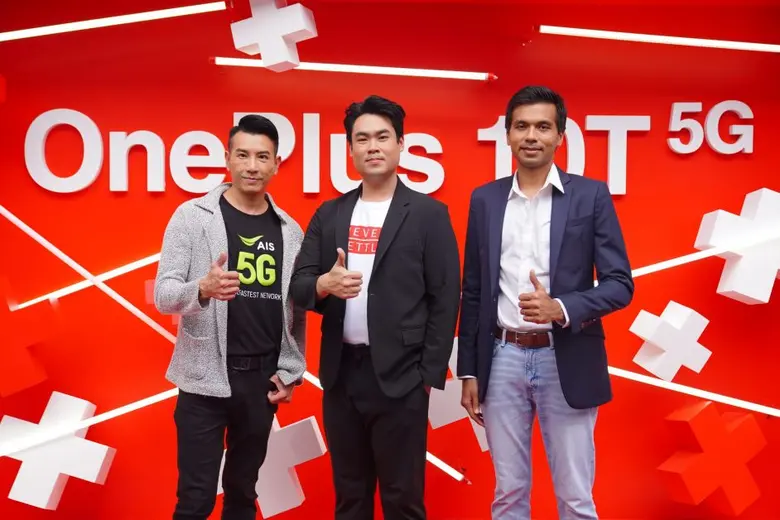 OnePlus ชวน "โอ๊ต" "แบงค์" โชว์ทดสอบสมาร์ทโฟนเรือธง ความเร็ว แรง ในงาน "OnePlus 10T 5G Pop-up Event"