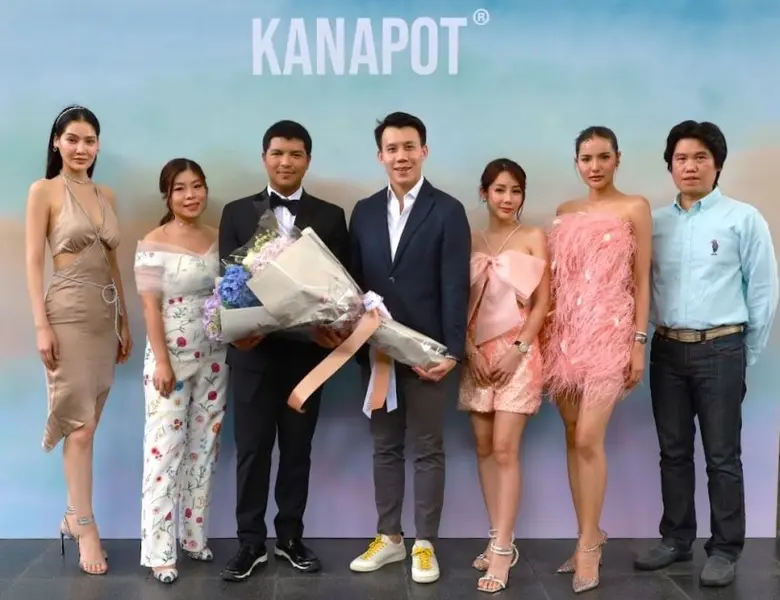 กวินทร์ เอี่ยมสกุลรัตน์ (ที่4จากซ้าย) กรร...
