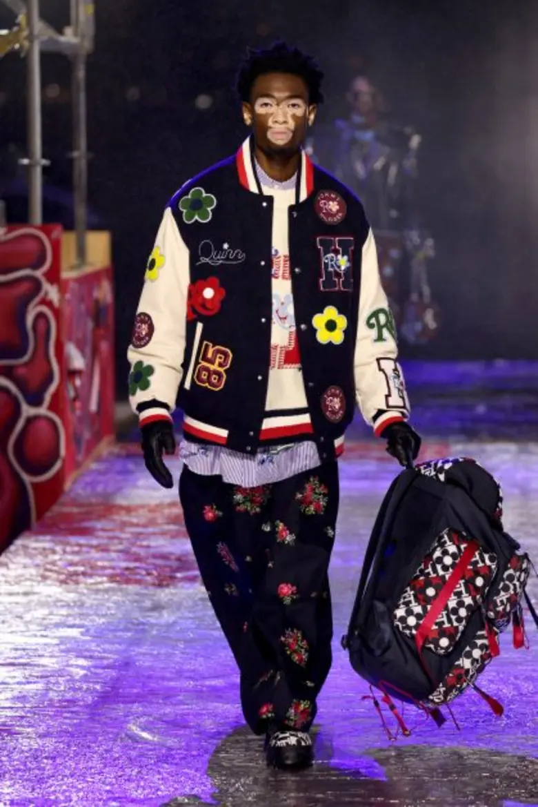 ทอมมี ฮิลฟิเกอร์ (TOMMY HILFIGER) คืนบัลลังก์ New York Fashion Week  เปิดประสบการณ์มัลติเวิร์สบนรันเวย์ด้วยโชว์ Tommy Factory พร้อมเซเลบริตี้คับคั่ง