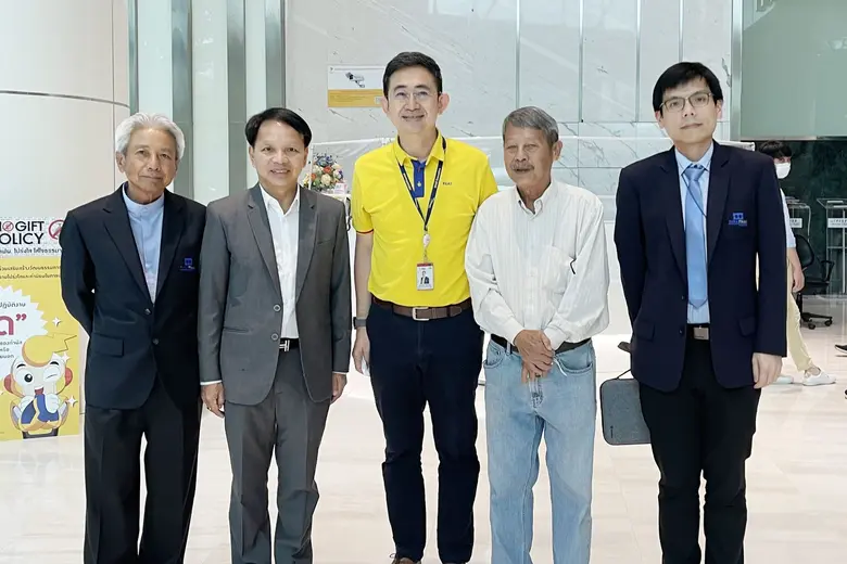 นายเสริมสกุล คล้ายแก้ว (ที่ 2 จากซ้าย) ประธานกรรมกา...