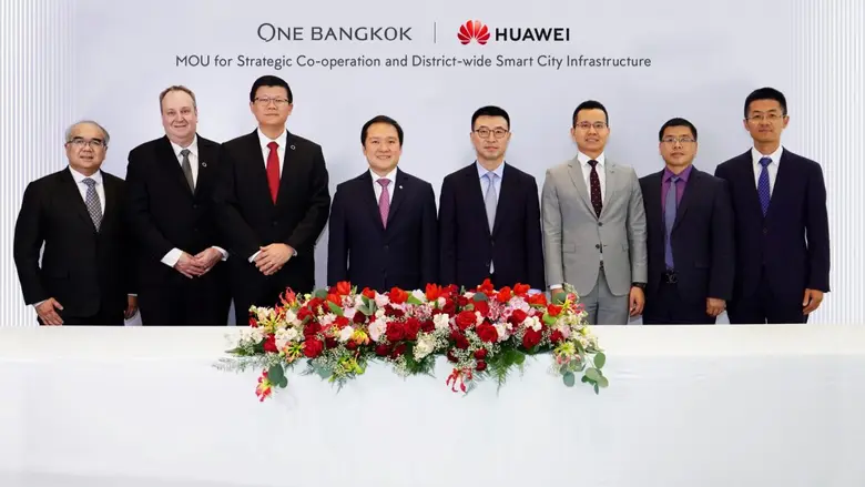 Mr. Panote Sirivadhanabhakdi (4th left), ...