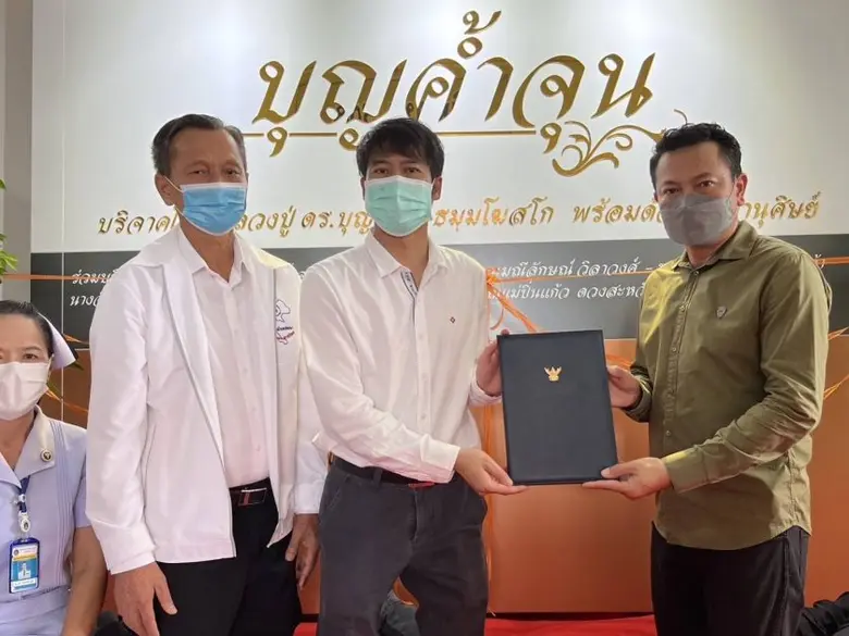 มนต์แคน แก่นคูน เจ้าของอัลบั้ม "มาเด้อขวั...