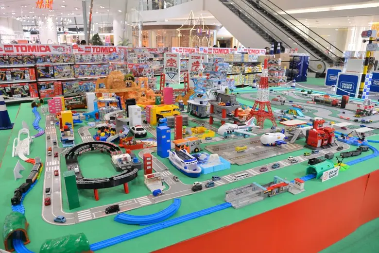 ห้างสรรพสินค้าสยาม ทาคาชิมายะ ณ ไอคอนสยาม จัดงาน "TOMICA WORLD 2022" (โทมิก้า เวิลด์ 2022)