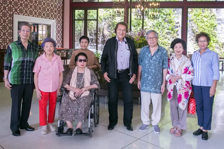 คุณหญิงสุจิตรา มงคลกิติ และ สุทธิเกียรติ ...