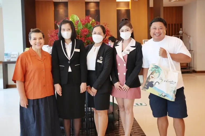 สุพรรษา ตั้งวิทยากุล (คนที่ 2 จากซ้าย) ผู...
