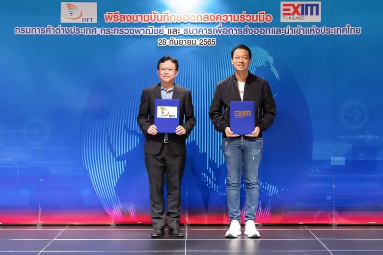 นายพิทักษ์ อุดมวิชัยวัฒน์ (ซ้าย) อธิบดีกร...