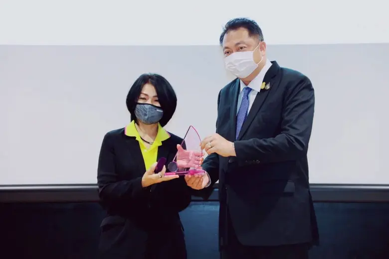 นายก ห่วงใย ส่ง รมว.สุชาติ มอบประกาศเกียรติคุณฯ เชิดชูเกียรติอาสาสมัครแรงงานดีเด่นในประเทศญี่ปุ่น