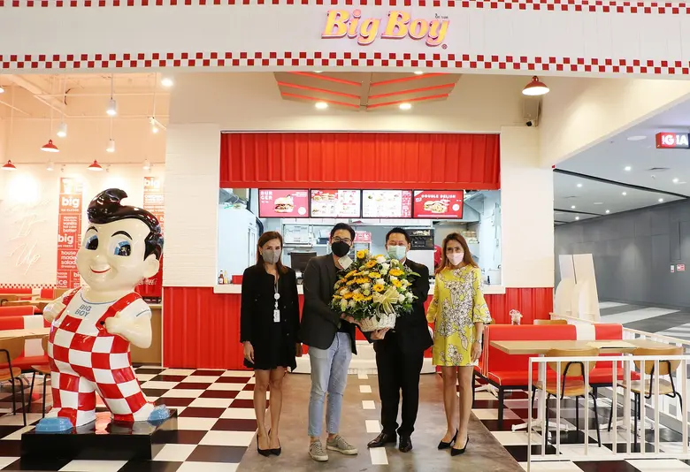 ศูนย์การค้าเอ็ม บี เค เซ็นเตอร์ โดย นายสม...