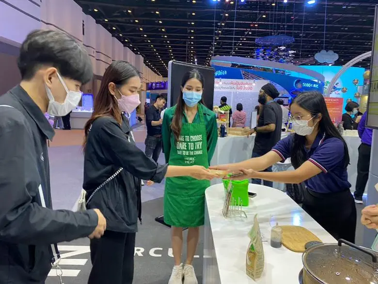 นางสาวสุมิตรา แซ่ตั้ง นายกสโมสรนักศึกษา ม...