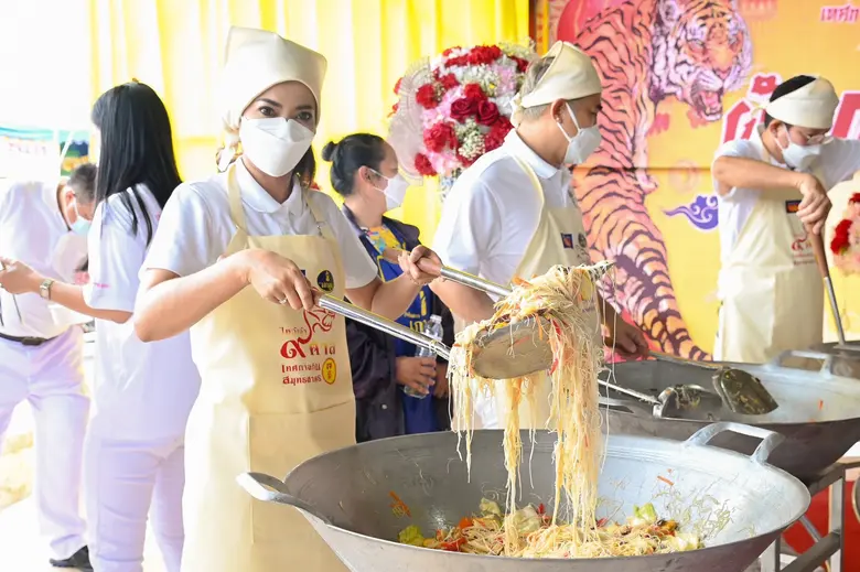 "เส้นหมี่ไวไว" ร่วมสั่งสมพลังบุญ พร้อมเสิร์ฟเมนูเจที่สะอาดและปลอดภัย ในงาน "ไหว้เจ้า ๙ ศาล เทศกาลกินเจสมุทรสาคร ปีที่ ๑๖" ประจำปี ๒๕๖๕