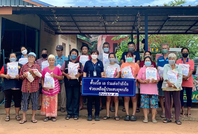 ดั๊บเบิ้ล เอ ร่วมมอบถุงยังชีพ และน้ำดื่ม ...