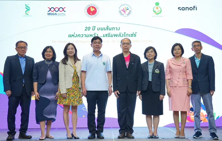 นายแพทย์รุ่งเรือง กิจผาติ (ที่ 4 จากซ้าย)...