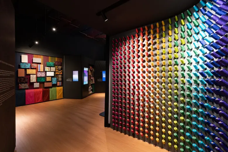 The Evolving World of Jim Thompson Textiles Exhibition ร่วมสัมผัสการเดินทางของผืนผ้ากับบุคคลที่อยู่เบื้องหลังความสำเร็จของแบรนด์ผ้าไหมไทยอันเลื่องชื่อ ในนิทรรศการสุดพิเศษที่ Jim Thompson Heritage Quarter