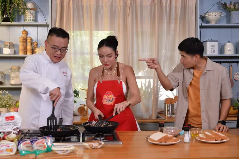 ZENSE Entertainment ส่งตรงรายการใหม่ "YES! CHEF โอนะเตง" เนรมิตเมนูเชฟด้วยอุปกรณ์ครัวที่มีทุกบ้าน นัท นิสามณี ยูทูบเบอร์สุดแซ่บขอประเดิมเมนู "แซนวิชทรัฟเฟิลแฮมชีส"