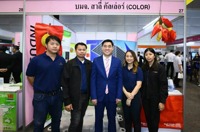 นายพีรพันธ์ จิวะพรทิพย์ ( คนกลาง ) กรรมกา...
