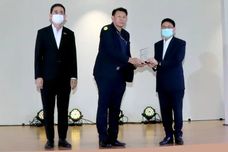 โรงแรม ดิ เอมเมอรัลด์ โดย สมบัติ บุญช่วย ...