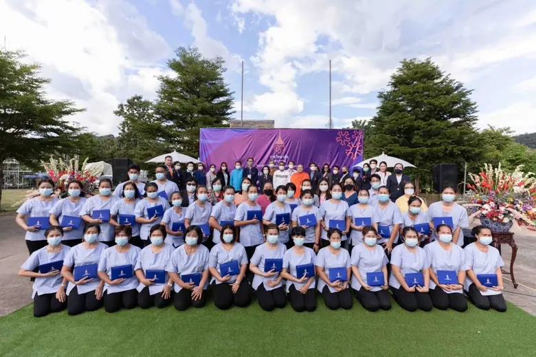 ศาสตราจารย์คลินิก แพทย์หญิงโฉมศรี โฆษิตชัยวัฒน์ อธิ...