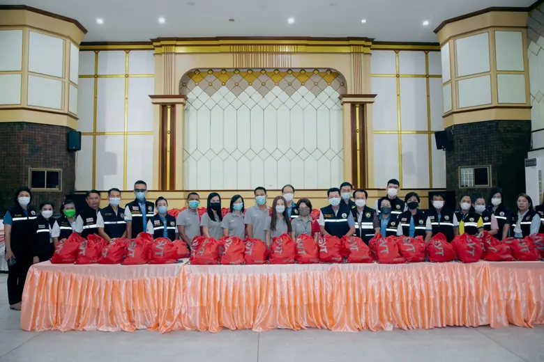 นางสาวสุภา ปิยะกรทวีรุ่ง (ที่ 14 จากซ้าย) เลขานุการ...