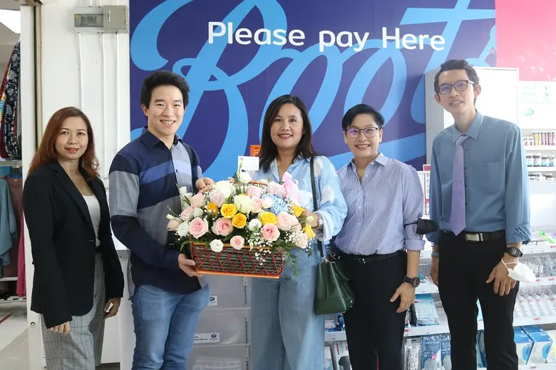 คุณวัลลภ กมลวิศิษฏ์ รองกรรมการผู้จัดการ แ...