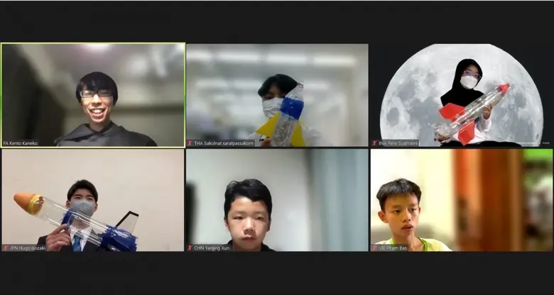 นายฌาณภัทร ผ่อนผัน ตัวแทนเยาวชนไทยจากโรงเรียนท่าศาล...