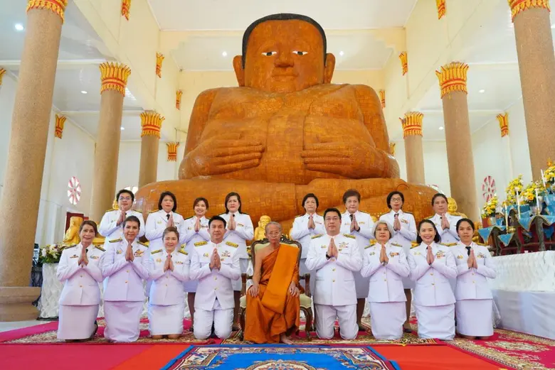 พระบาทสมเด็จพระเจ้าอยู่หัว ทรงพระกรุณาโปร...