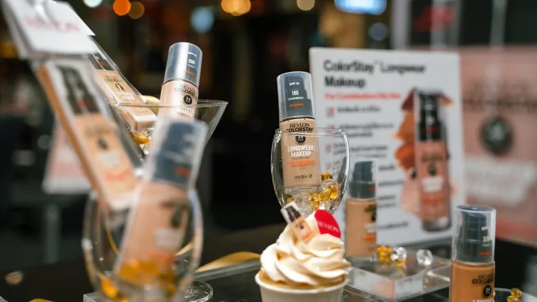 Revlon เปิดตัวรองพื้น ColorStay Longwear Makeup สูตรใหม่ที่ดีกว่าเดิม! รองพื้นลุคแมท ปกปิดติดทน 24 ชั่วโมง สูตร Oil Free พร้อมด้วย SPF 15 ปกป้องผิวของคุณ