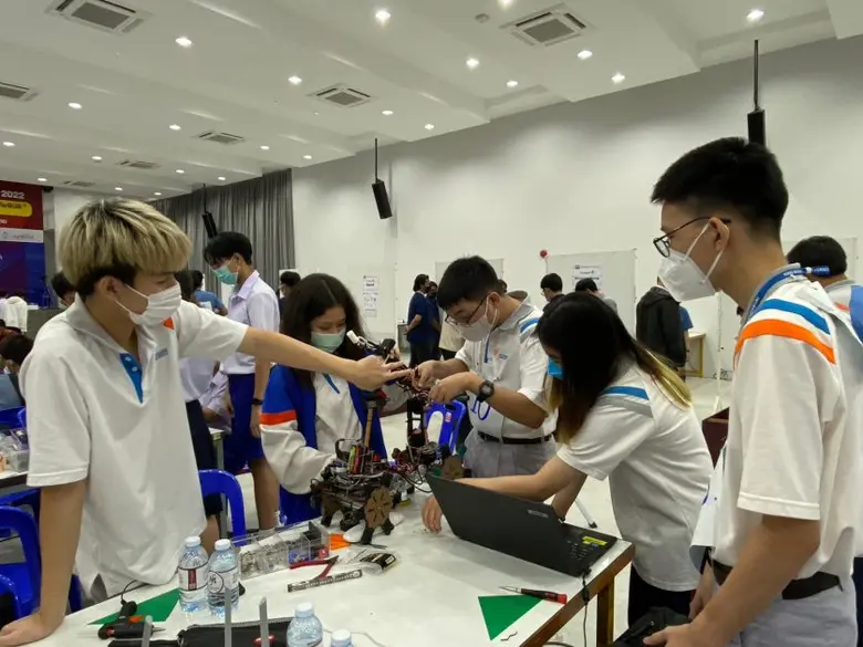 กว่าจะเป็น  CLOVER  หุ่นยนต์ที่คว้ารางวัลพิเศษฯ จากการแข่งขัน RoboCup Junior Rescue