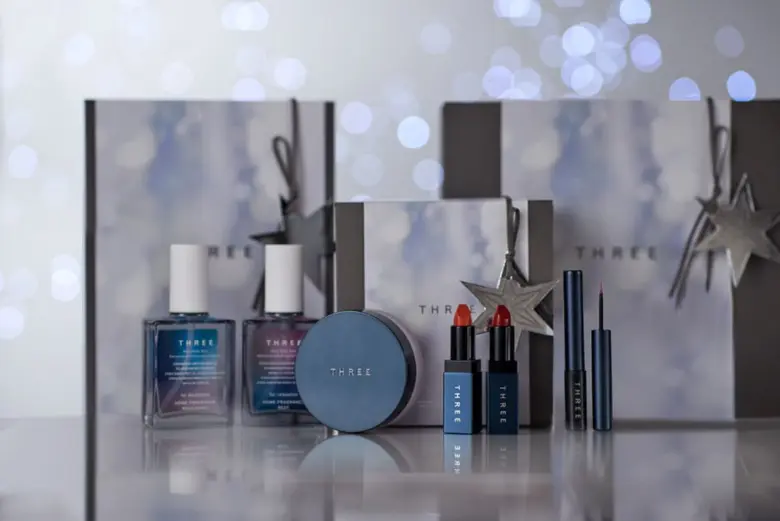 THREE Cosmetics แบรนด์ผลิตภัณฑ์ความงามชั้...