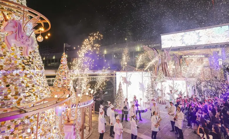 การแสดงแสงไฟต้อนรับเทศกาลคริสต์มาสในห้างส...