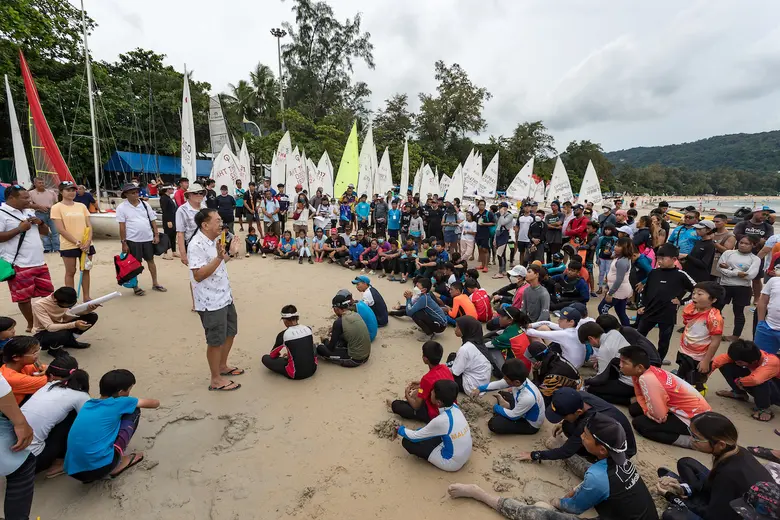 เปิดศึกเรือใบเล็กภูเก็ตคิงส์คัพรีกัตต้า 2022 อย่างยิ่งใหญ่เป็นประวัติการณ์มากถึง 182 ลำ ก่อนเริ่มการแข่งขันเรือใบใหญ่ในวันที่ 5 ธันวาคม