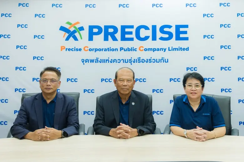 คุณกิตติ สัมฤทธิ์ (กลาง) ประธานเจ้าหน้าที...
