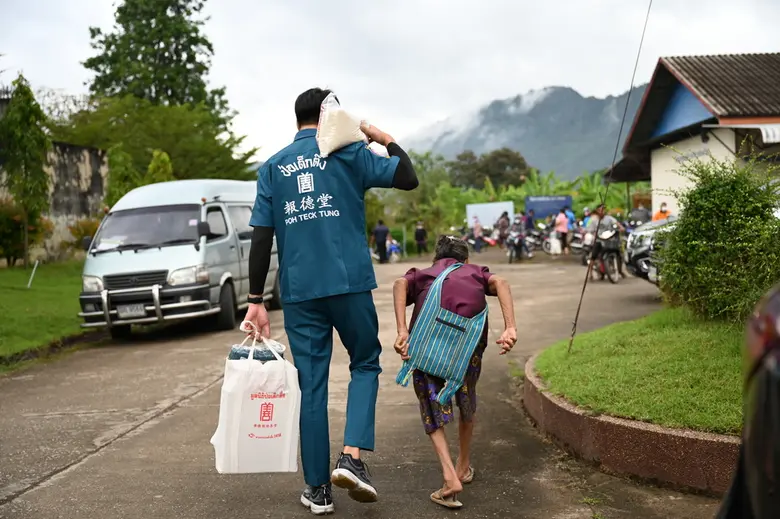 มูลนิธิป่อเต็กตึ๊ง ห่วงใยผู้ประสบภัยหนาวในถิ่นทุรกันดาร ทุ่มงบกว่า 29 ล้านบาท มอบไออุ่นพร้อมถุงยังชีพแก่ผู้ประสบภัยหนาวรวม 4 ภาค