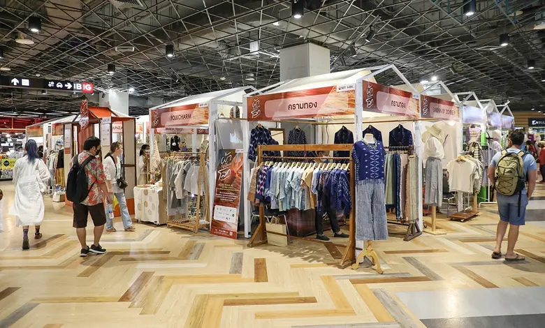 เอ็ม บี เค ผนึกกำลัง ตลาดหลักทรัพย์แห่งประเทศไทย จัดงานผ้าเปลี่ยนโลก รวมพลังธุรกิจเพื่อสังคม สืบสานภูมิปัญญาหัตถกรรมผ้าทอมือท้องถิ่นทั่วไทยสู่ผู้บริโภคใจกลางกรุง