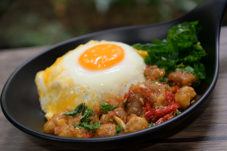 เปิดแล้ว! ร้านกระทะเหล็ก สาขาศูนย์สิริกิติ์ สตรีทฟู้ดพรีเมียม พร้อมเสิร์ฟอาหารไทยสู่ผู้คนทุกมุมโลก