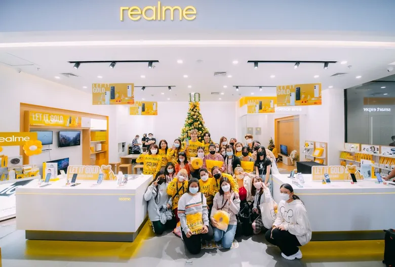 realme เตรียมเฉลิมฉลองเทศกาลคริสมาสต์ มอบเซอไพรส์ส่วนลดสุดคุ้มส่งท้ายปี พร้อมกิจกรรม Let it glow ลุ้นรับรางวัล realme 10 Pro 5G
